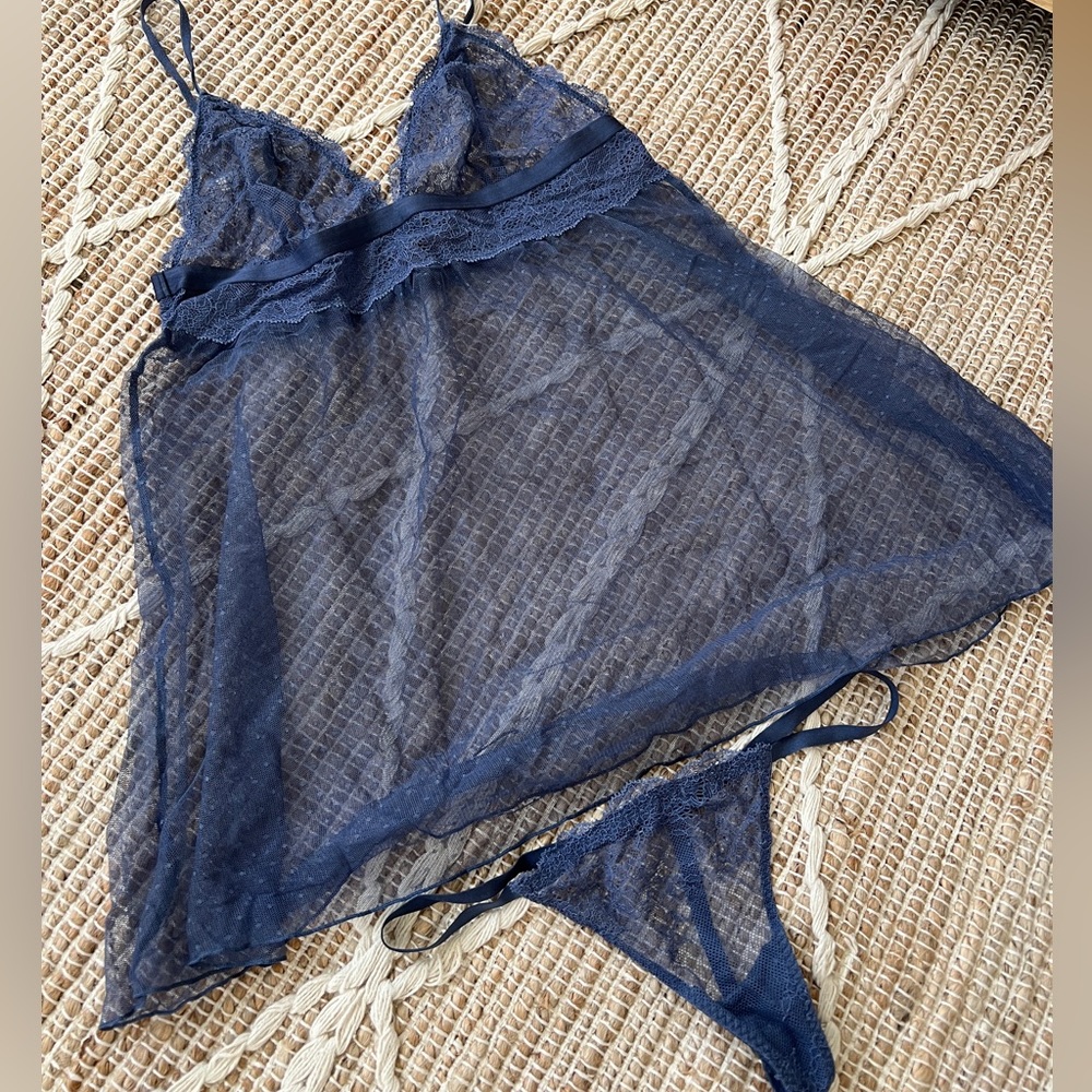 Never worn, luxury Victoria’s Secret night set.